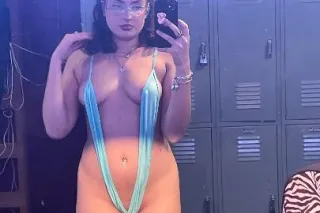 come get spoiled buy a petite ... - Image 1