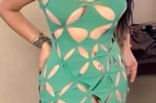 complaciente chica latina hot ... - Image 1