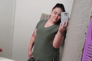 curvy green eyed sub wanting t... - Image 3