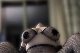 Big Titty Bombshell 💥 Super fr... - Image 2