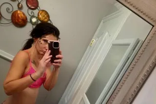 Tatted girl looking for fun doing once in lifetime d3al - Image 8