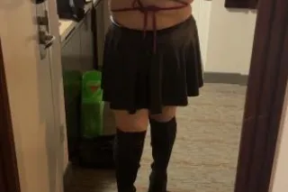 Cum see me💧Drip like a faucet....Pretty feet🦶and soft 💅 - Image 5