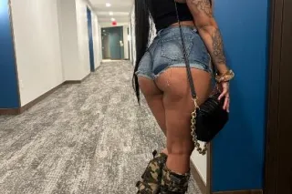 my birthday sat come see me 😊🍾... - Image 1