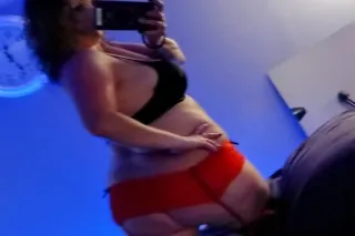 Tiffany in Cape Tuesday April 15th here till check out tomorrow - Image 2