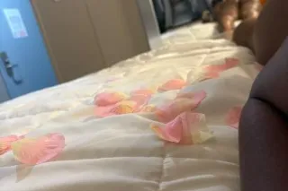 Hey baby looking for something... - Image 1