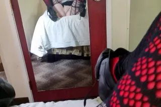 IM IN CASTLETON I HAVE A ROOM.... - Image 4