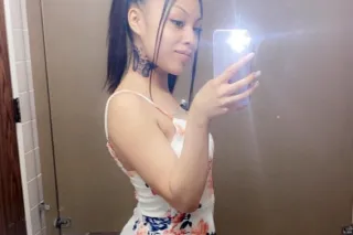 100 REAL PICS 🫶 IM HERE FOR PEOPLE THAT ACTUALLY WANT TO MEET WITH ME 😚😚 - Image 2