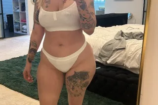 lovely lauren ready to play - Image 7