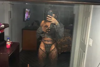 Just here for the night🍫💋 - Image 5