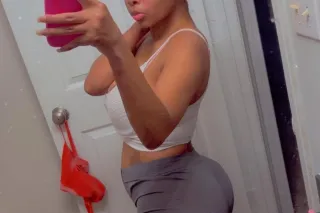 Hi sweetie😍🥵 I’m Brenda— an in... - Image 4