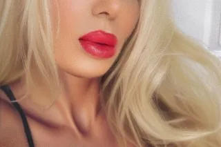 Latina blonde curvy sexy - 35 - Image 4