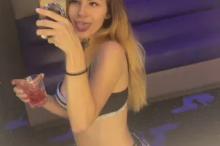 new girl in town - 25 - Image 2