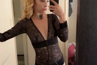 new girl in town - 25 - Image 1