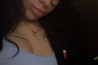 Soft Curves, Pretty Perfection, and a Grip You Won’t Forget😏💦 - Image 9