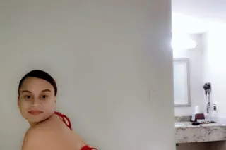 Pretty Face With A Slim Waist ... - Image 1