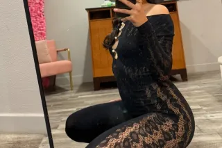 petite latina come have some funn 😍🍑 - Image 3