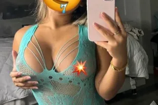 Latina super Sensual Hot papi ... - Image 1