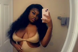 Miami Hottie - Image 2