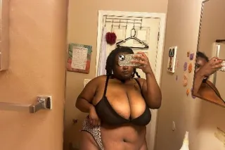 42HH TITTIES COME SEE - 25 - Image 1