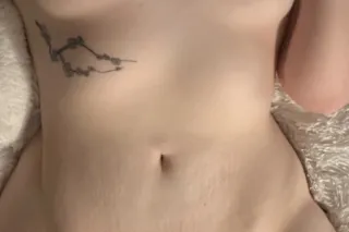 Thick white girl - Image 1