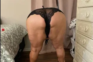 EVERYBODY'S FAVORITE BLONDE - Image 6