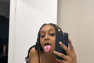 Slim Thick Petite Mami 💦🥰😚💦 - ... - Image 1