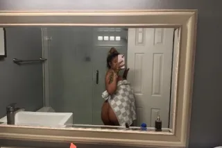 Shes BACCCCCCK throat goat wet... - Image 1