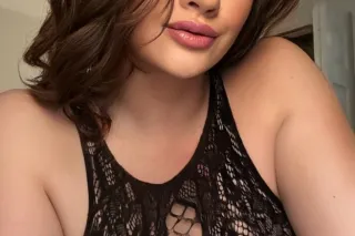 Pretty, Thick, and good compan... - Image 3