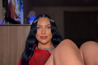 Vivacious bombshell with a bod... - Image 2