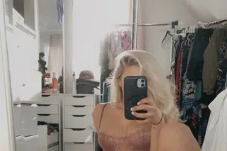 Outgoing, and absolutely love ... - Image 2