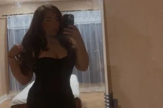 Curvy 🍑 Latina visiting El Caj... - Image 1