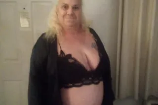 hot mama wants you - 50 - Image 1