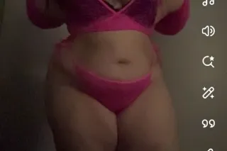 Snowed in pussy🥀 squirter 💦Pha... - Image 2