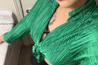 BEST CURVES iN tOwnn🫦🍑🍑 S0fT skin PreTty 😍 fAcEe. //sh0rt StaYy** hurry cUm SEE mehH - Image 5