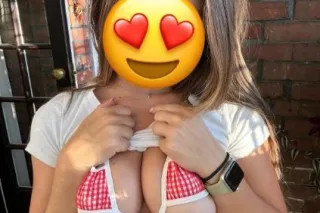 PARTY GIRL, VERY ACCEPTABLE AND FRIENDLY - Image 2