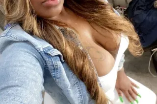 60Qv60Qv ask about 2 girl Visiting from NC 💕 Last day - Image 5