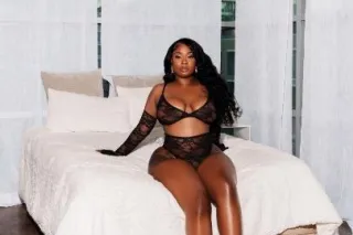 Sexy Bombshell Highly Reviewed... - Image 2