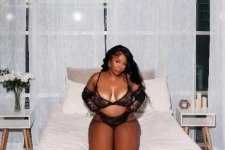 Sexy Bombshell Highly Reviewed... - Image 3