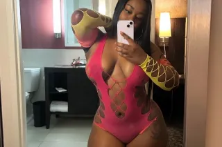 Sexy Bombshell Highly Reviewed &amp; Super Upscale ⭐⭐⭐⭐⭐ - Image 5