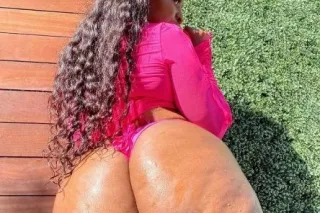 Big voluptuous bubble booty 😋🍑... - Image 2