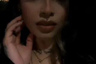 Juicy Latina 🎀💕 Cum see me Now... - Image 1