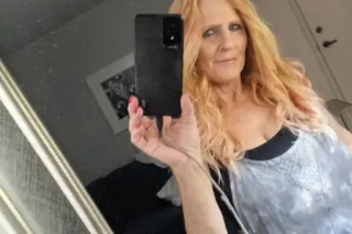 older hot sexy cougar on the p... - Image 4