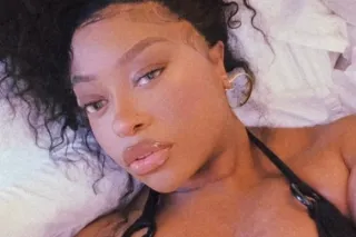 • “Snowed in and craving attention — the dirty kind 😘” “If we’re snowed in… we might as well make it hot 🤭 - Image 5