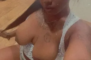 SPECIALS AVALIBLE EBONY & HAWIIAN HEAD GODDESS 📲 🤪SLOPPY WETT DEEEPTHROAT QUEENⒹⓄⓃⓉ ⓂⒾⓈⓈ ⓄⓊⓉShort & sweet♂👅 - Image 1