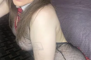 HEY FELLAS, IM SO HOT AND READ... - Image 2