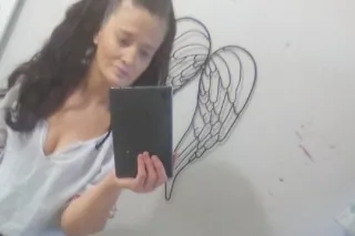 kim IS HERE - 46 - Image 1