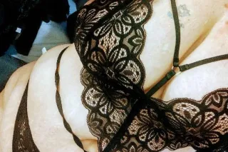 Morning wood got you up Mature BBW with curves for days hosting incall Northglen - Image 9