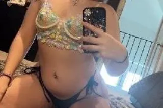 BRITTIE 🌈🍓Hot girl🌈 very clean... - Image 2