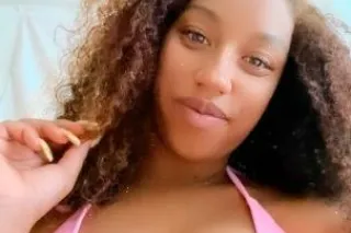 sexy slim thick MILF - 24 - Image 4