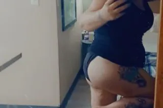 GENTLEMEN IM BORED N LONELY DURING THIS STORM WHO EANTS TO HAVE SOME FUN - Image 5